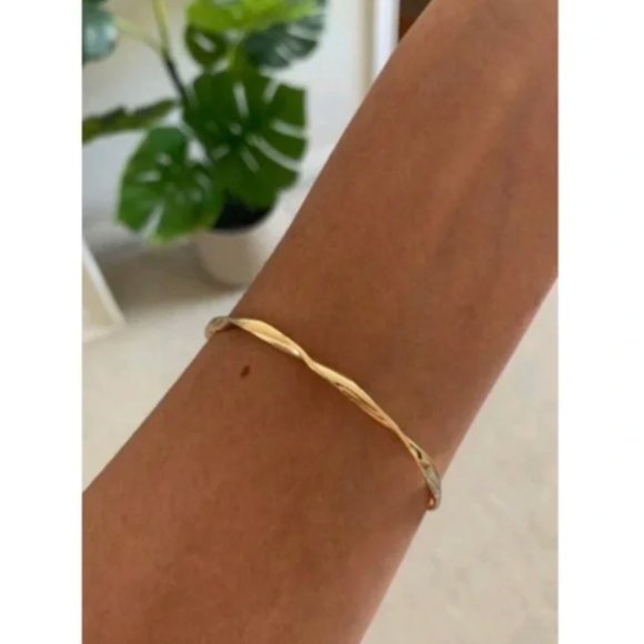 Anthropologie Minimalist Gold Bangle Cuff Bracelet - Picture 4 of 4